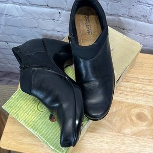 ⭐️Naot Gleam black vamp pump size 11 with box